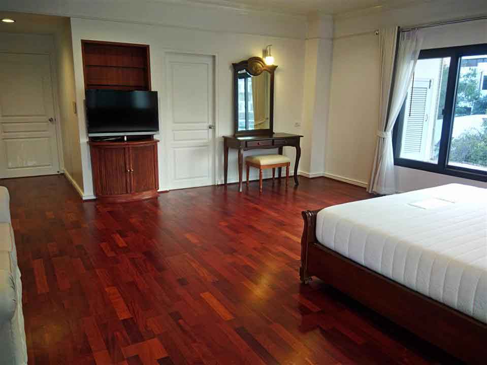 MASTER BEDROOM AT UNIT 3RD FLOOR