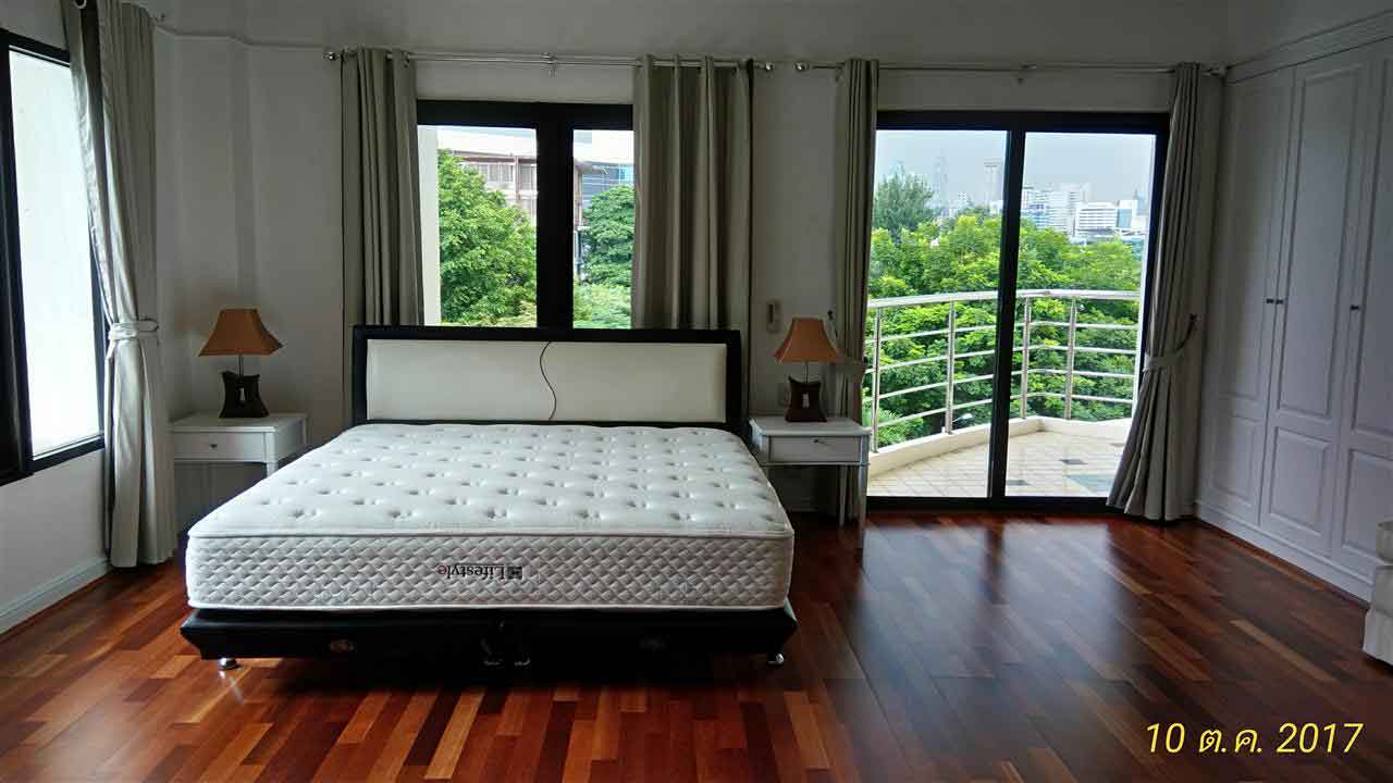 MASTER BEDROOM AT UNIT 4TH FLOOR
