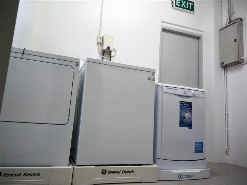 LAUNDRY AT SATHORN CREST APARTMENT UNIT 6TH FLOOR