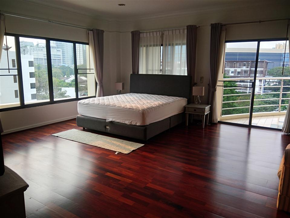 MASTER BEDROOM AT SATHORN CREST APARTMENT UNIT 6TH FLOOR
